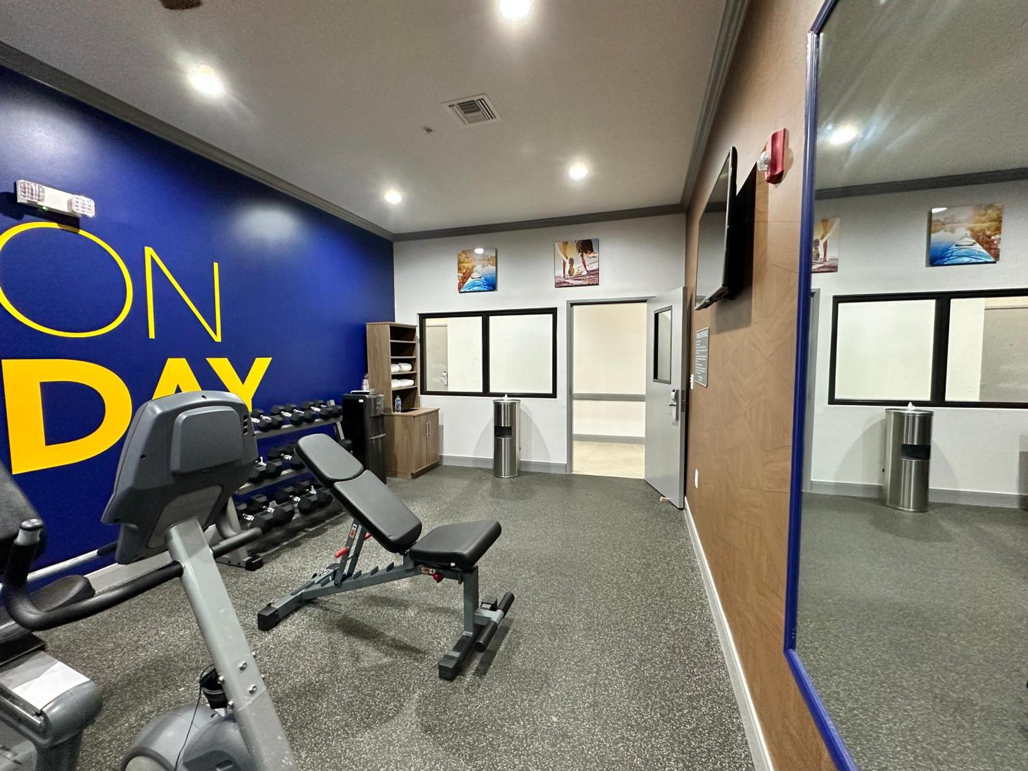 Best Western Plus Schulenburg Inn & Suites Buitenkant foto
