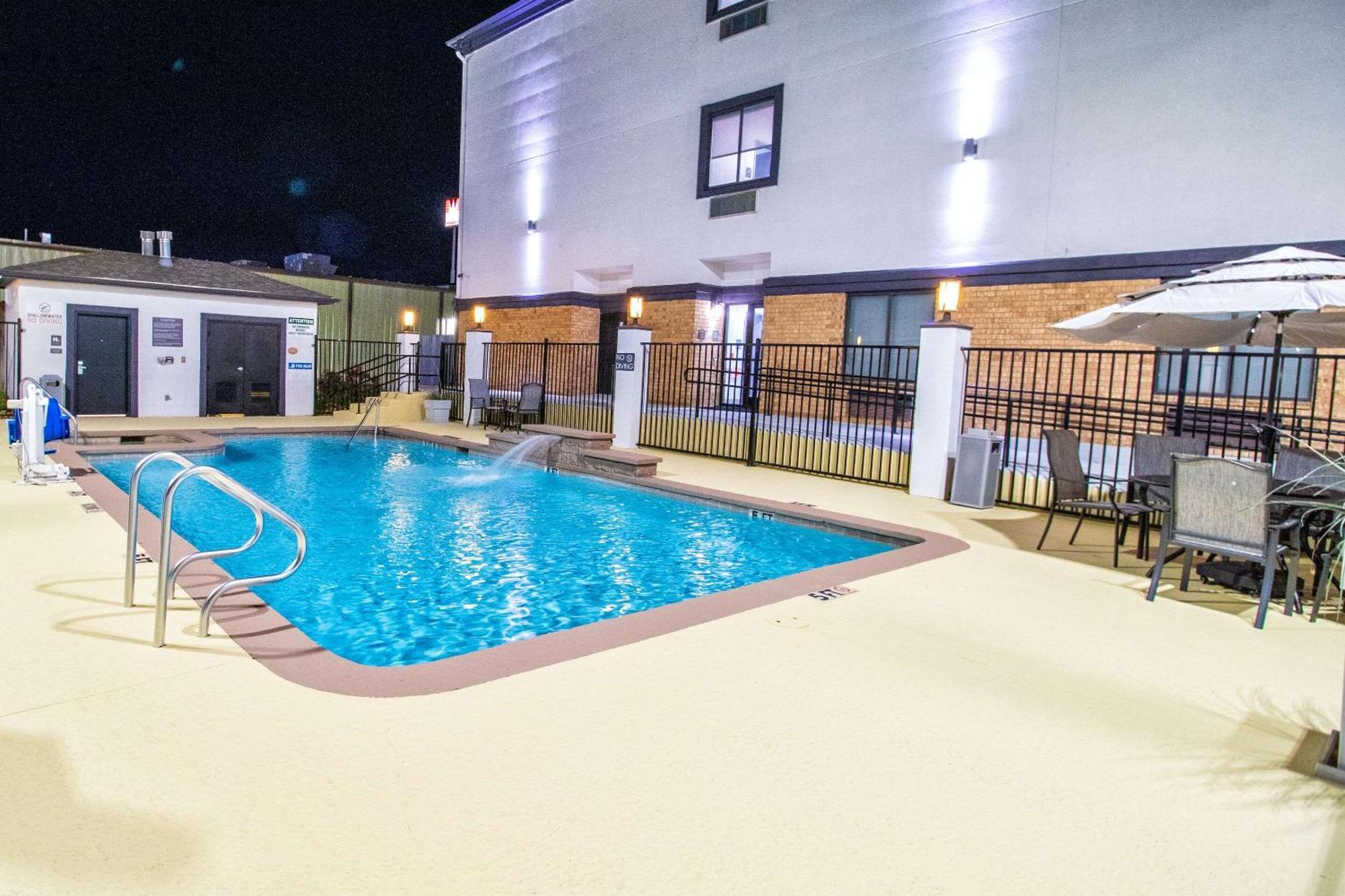 Best Western Plus Schulenburg Inn & Suites Buitenkant foto