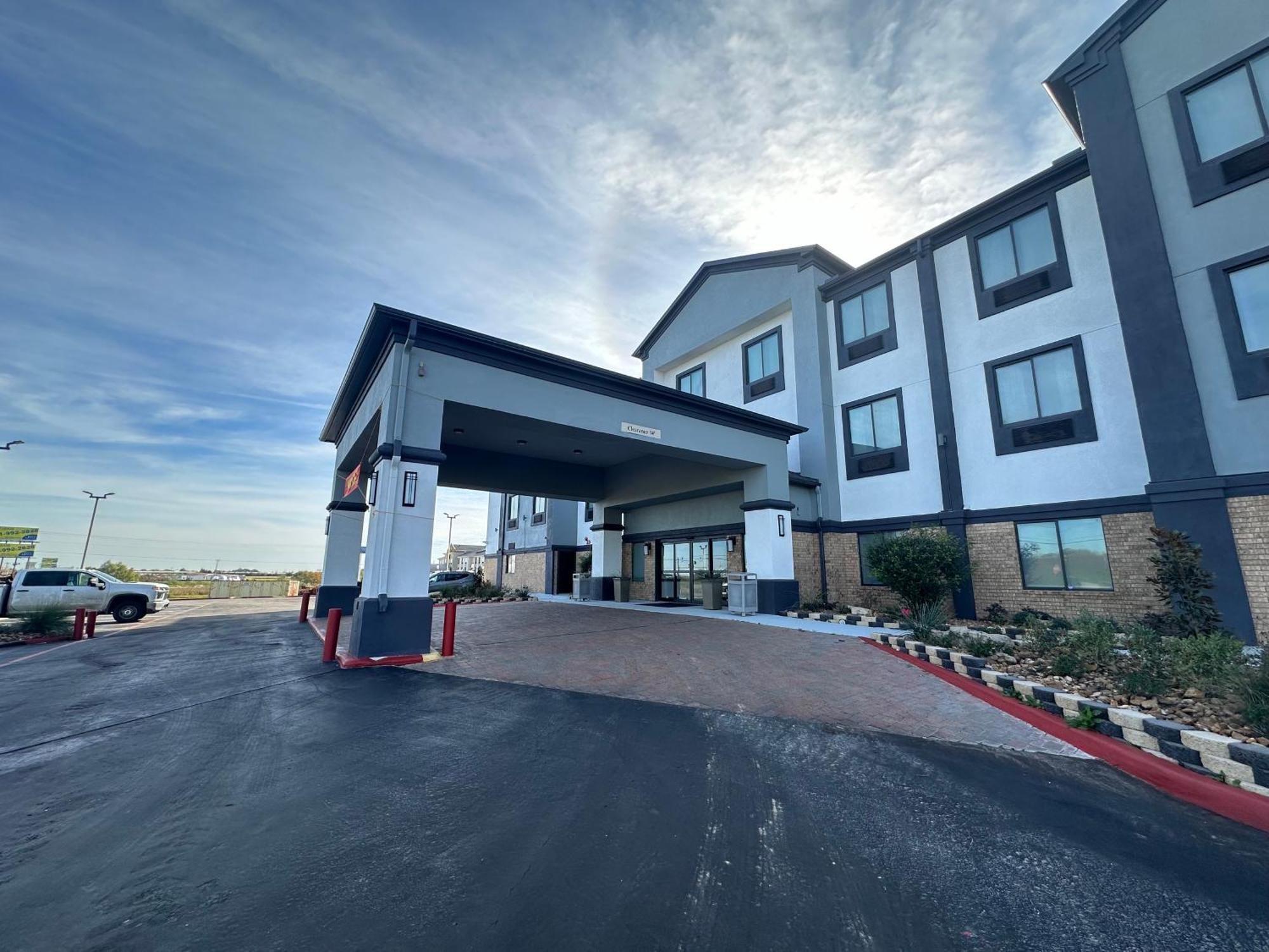 Best Western Plus Schulenburg Inn & Suites Buitenkant foto