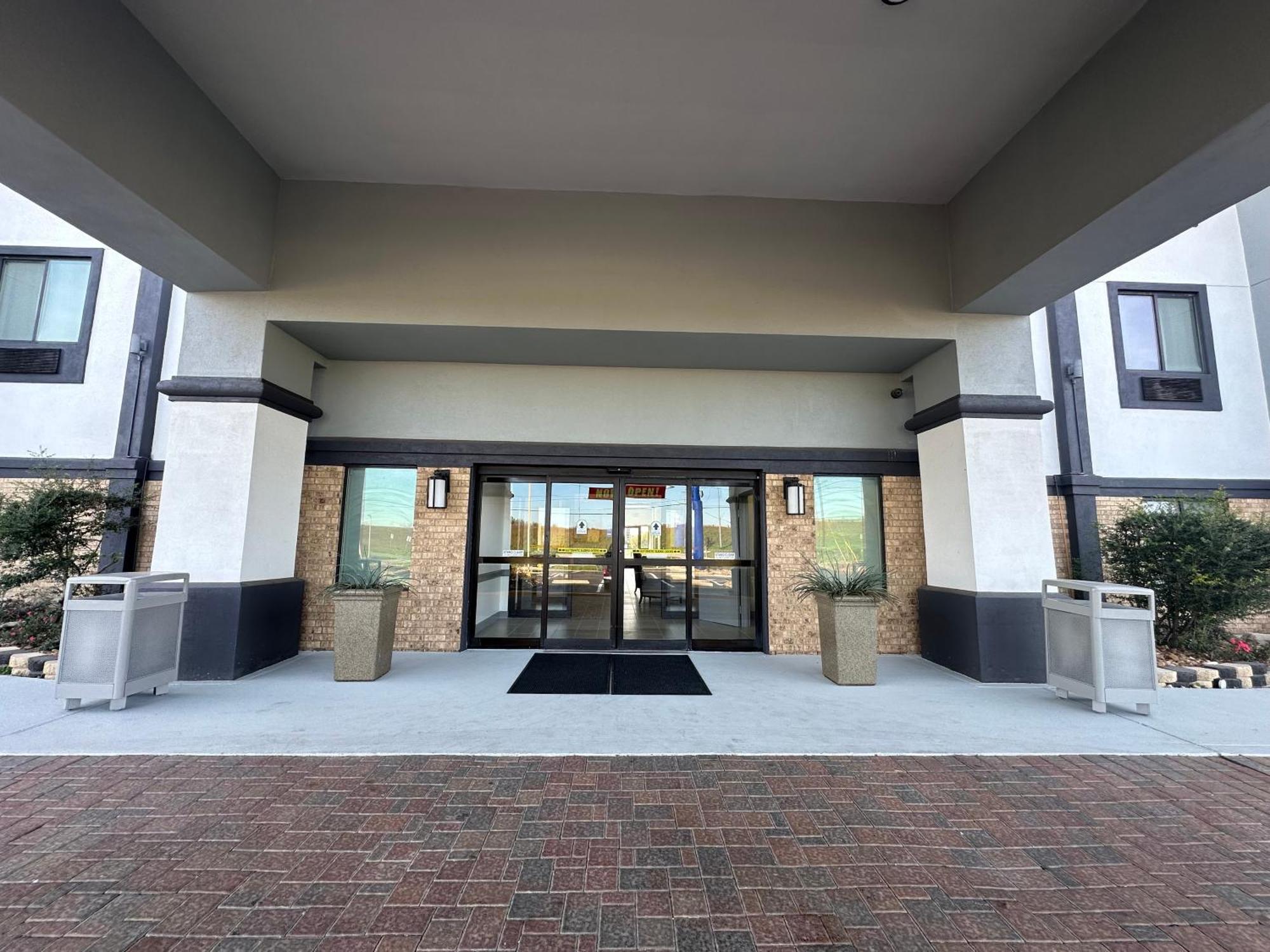 Best Western Plus Schulenburg Inn & Suites Buitenkant foto