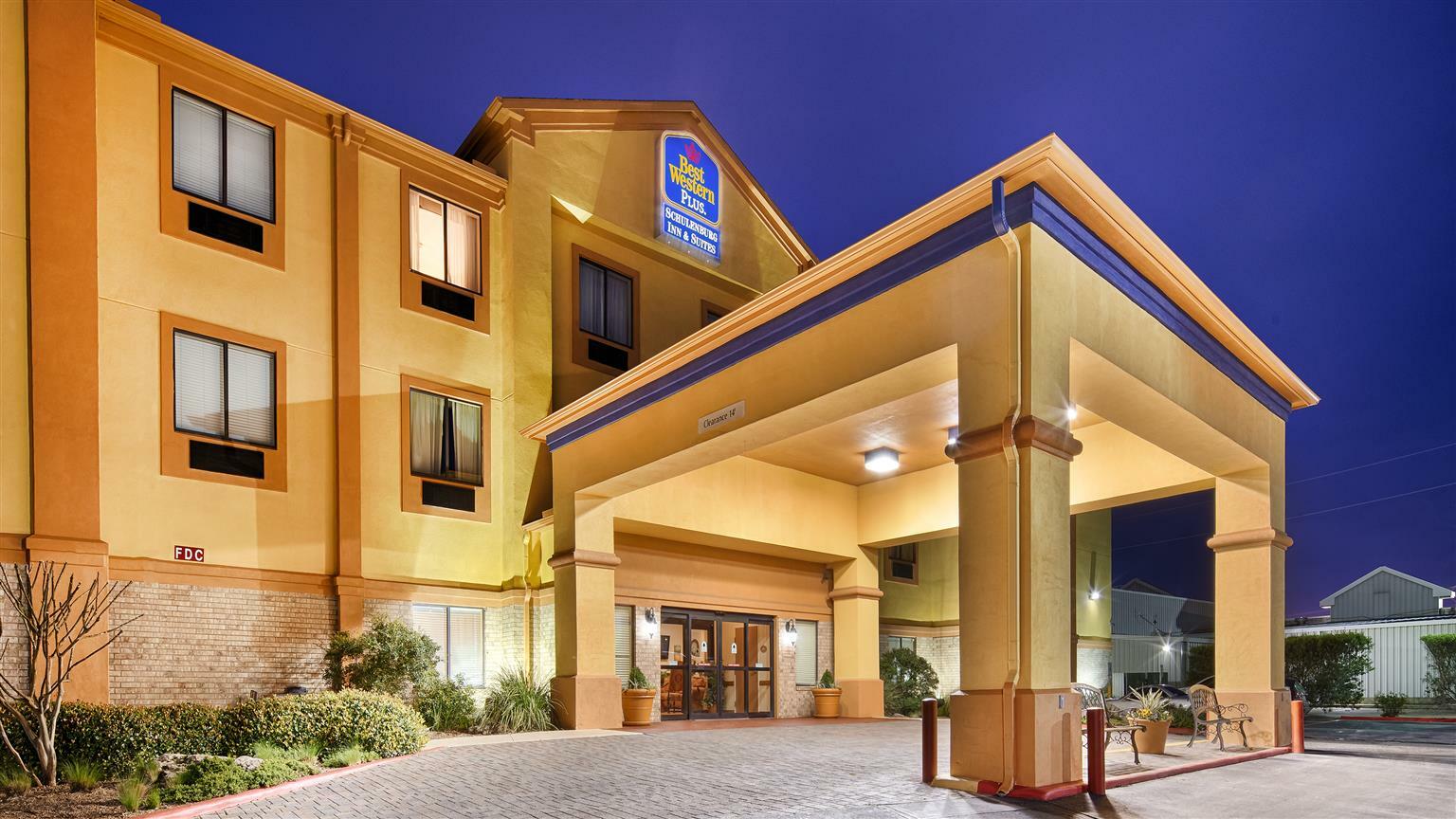 Best Western Plus Schulenburg Inn & Suites Buitenkant foto